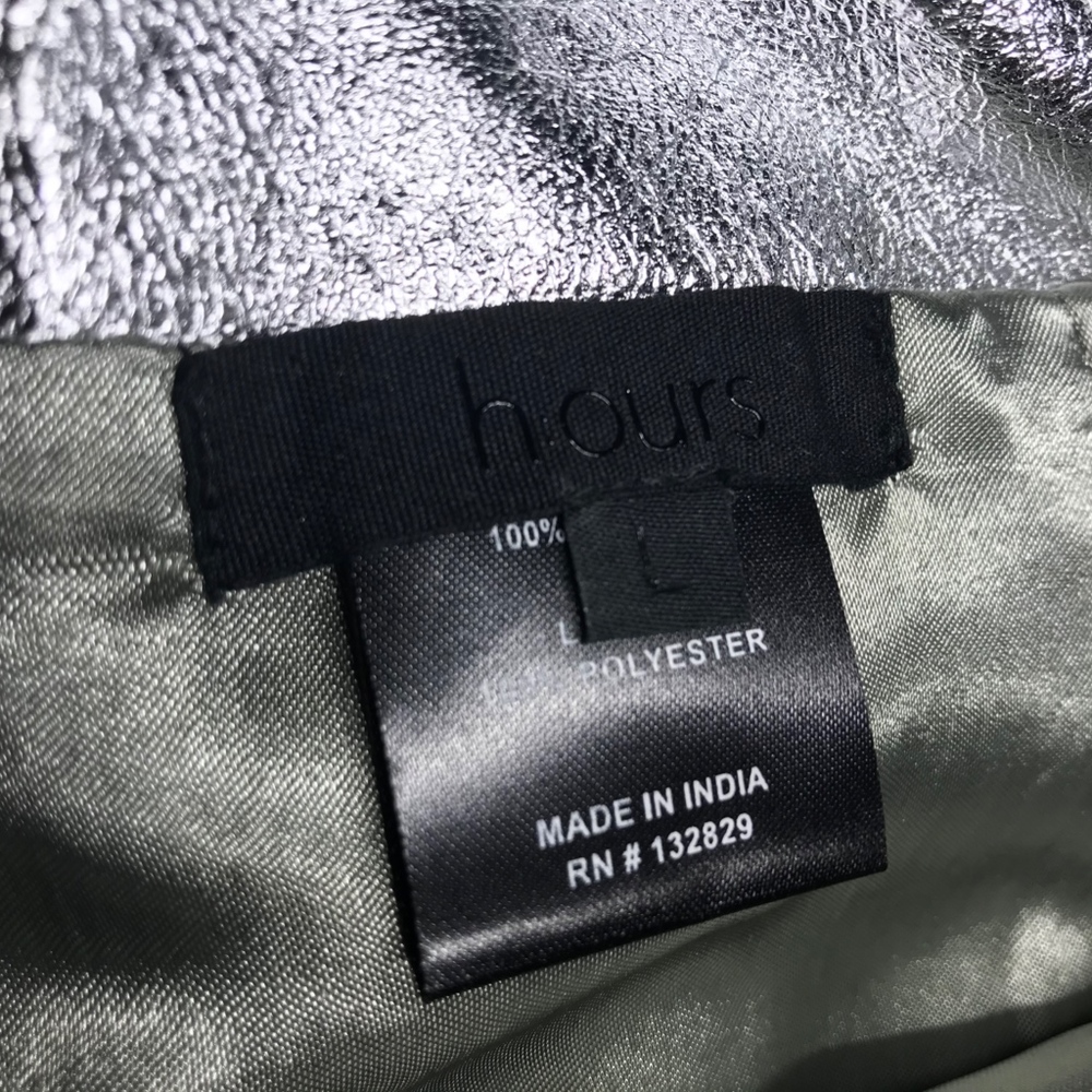 HOURS TEXURED SILVER METALLIC MINI SKIRT - Picture 2 of 6